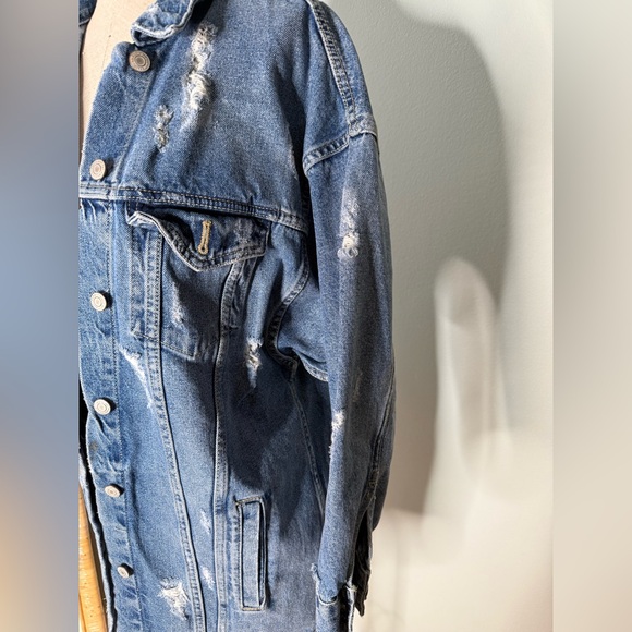 Zara blue denim jacket with distressed details. Size M #denimjacket #distressed - Picture 3 of 5
